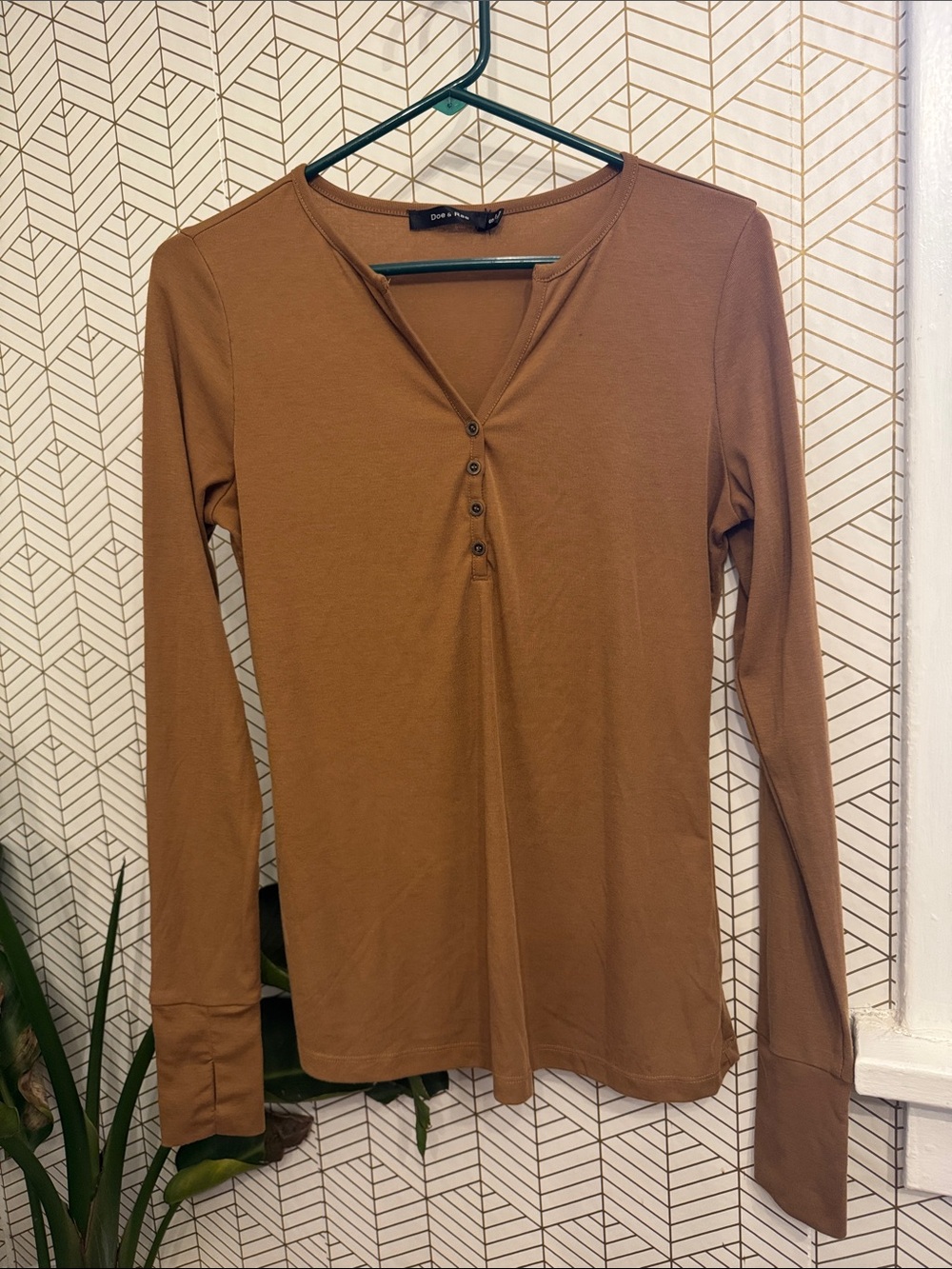 NWOT Doe & Rae Maternity Long Sleeve Henley Top - Brown